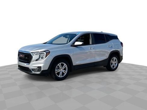 Used 2022 GMC Terrain SLE image 4