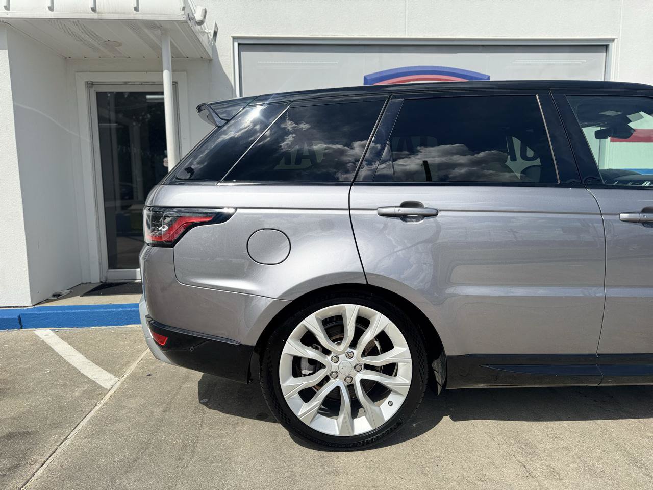 Used 2020 Land Rover Range Rover Sport HSE AWD/4WD image 22