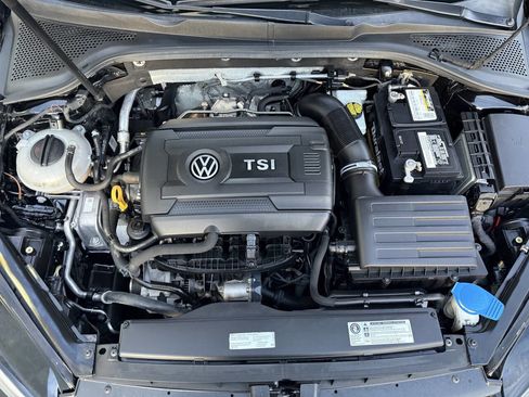 Used 2017 Volkswagen Golf S image 23