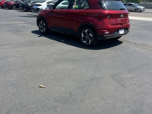Used 2025 Hyundai Venue SEL FWD image 7