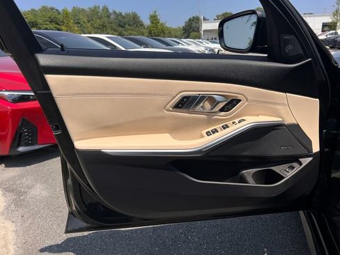 Used 2020 BMW 330i Sedan w/ M Sport Package RWD image 10