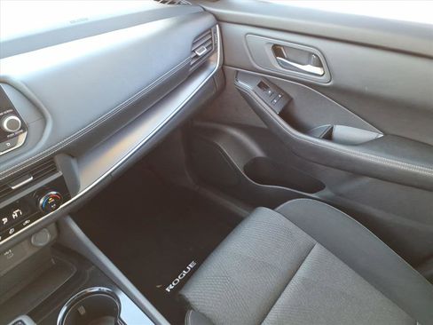 Used 2024 Nissan Rogue SV image 29