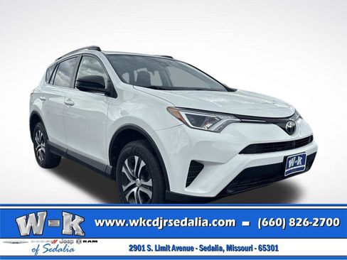 Used 2017 Toyota RAV4 LE AWD/4WD image 3