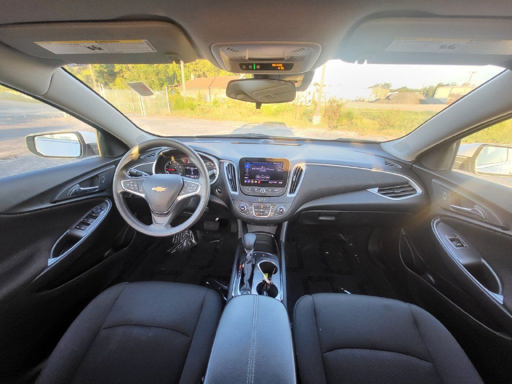Used 2025 Chevrolet Malibu LT FWD image 12