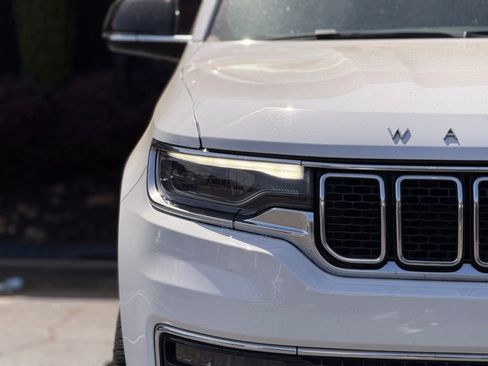 Used 2023 Jeep Wagoneer L Series II w/ Premium Group I image 4