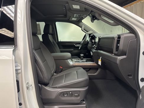 New 2026 GMC Sierra 1500 SLT w/ SLT Premium Package image 17