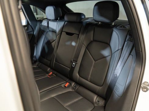 Certified 2026 Porsche Macan AWD/4WD image 30