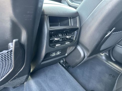 Used 2023 Jeep Grand Cherokee Laredo AWD/4WD image 15