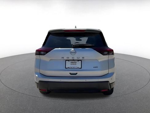 Used 2025 Nissan Rogue SV image 12