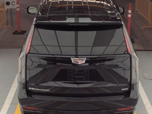 Certified 2024 Cadillac Escalade ESV Sport Platinum image 4