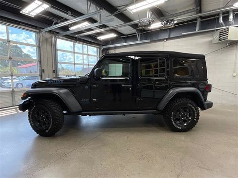 Used 2023 Jeep Wrangler Unlimited w/ Cold Weather Group AWD/4WD image 2