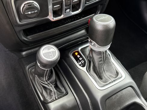 Used 2021 Jeep Gladiator Overland image 34