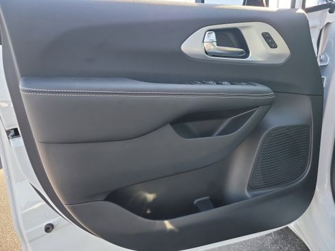 New 2026 Chrysler Pacifica Limited w/ S Appearance Package image 14