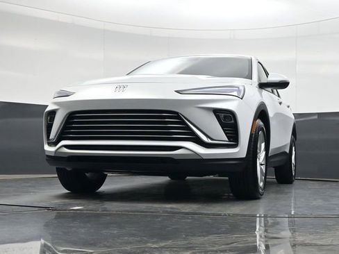 Used 2025 Buick Envista Preferred image 26