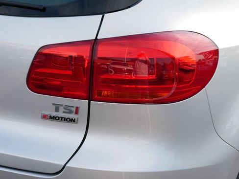 Used 2016 Volkswagen Tiguan S image 17
