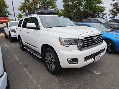 Used 2020 Toyota Sequoia Limited w/ Safety & Convenience Package AWD/4WD image 21