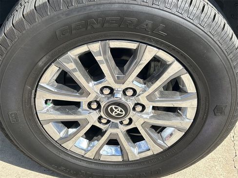 Used 2024 Toyota Tacoma Limited image 9