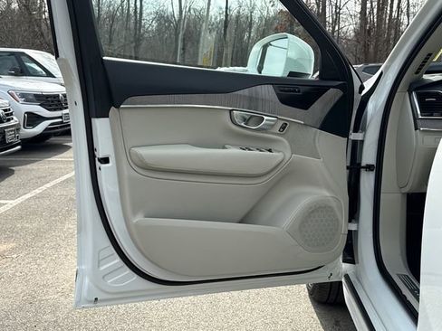 Certified 2024 Volvo XC90 B6 Plus w/ Protection Package image 11