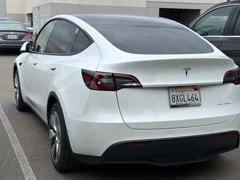 Used 2021 Tesla Model Y Long Range image 5