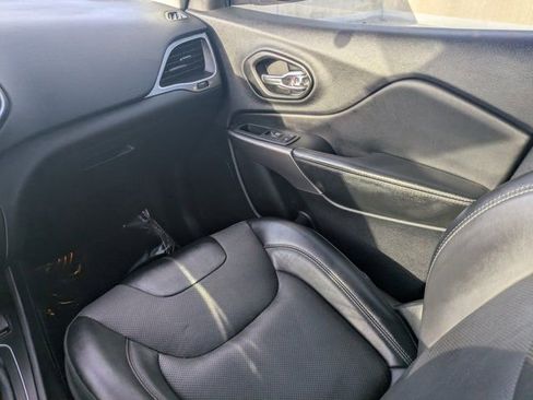 Used 2022 Jeep Cherokee Latitude Lux w/ Mopar Interior Package image 14