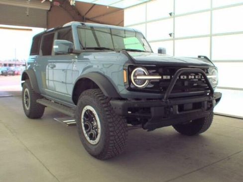 Used 2024 Ford Bronco Outer Banks w/ Sasquatch Package AWD/4WD image 3