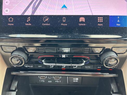 Certified 2024 Jeep Grand Cherokee L Limited w/ Black Appearance Package image 31