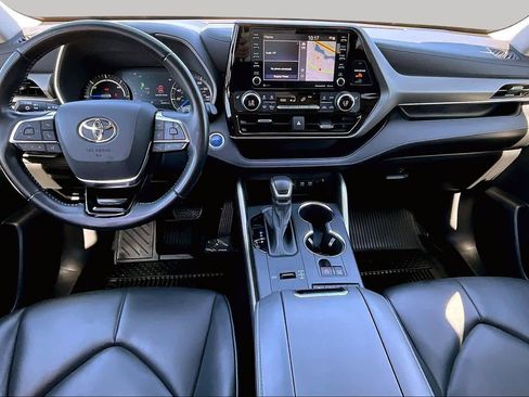 Used 2021 Toyota Highlander XLE FWD image 15