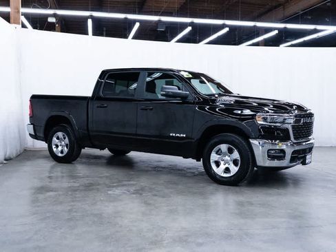 Used 2025 RAM 1500 Big Horn AWD/4WD image 1