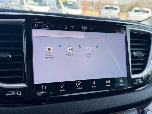 Used 2024 Chrysler Pacifica Touring-L FWD image 24