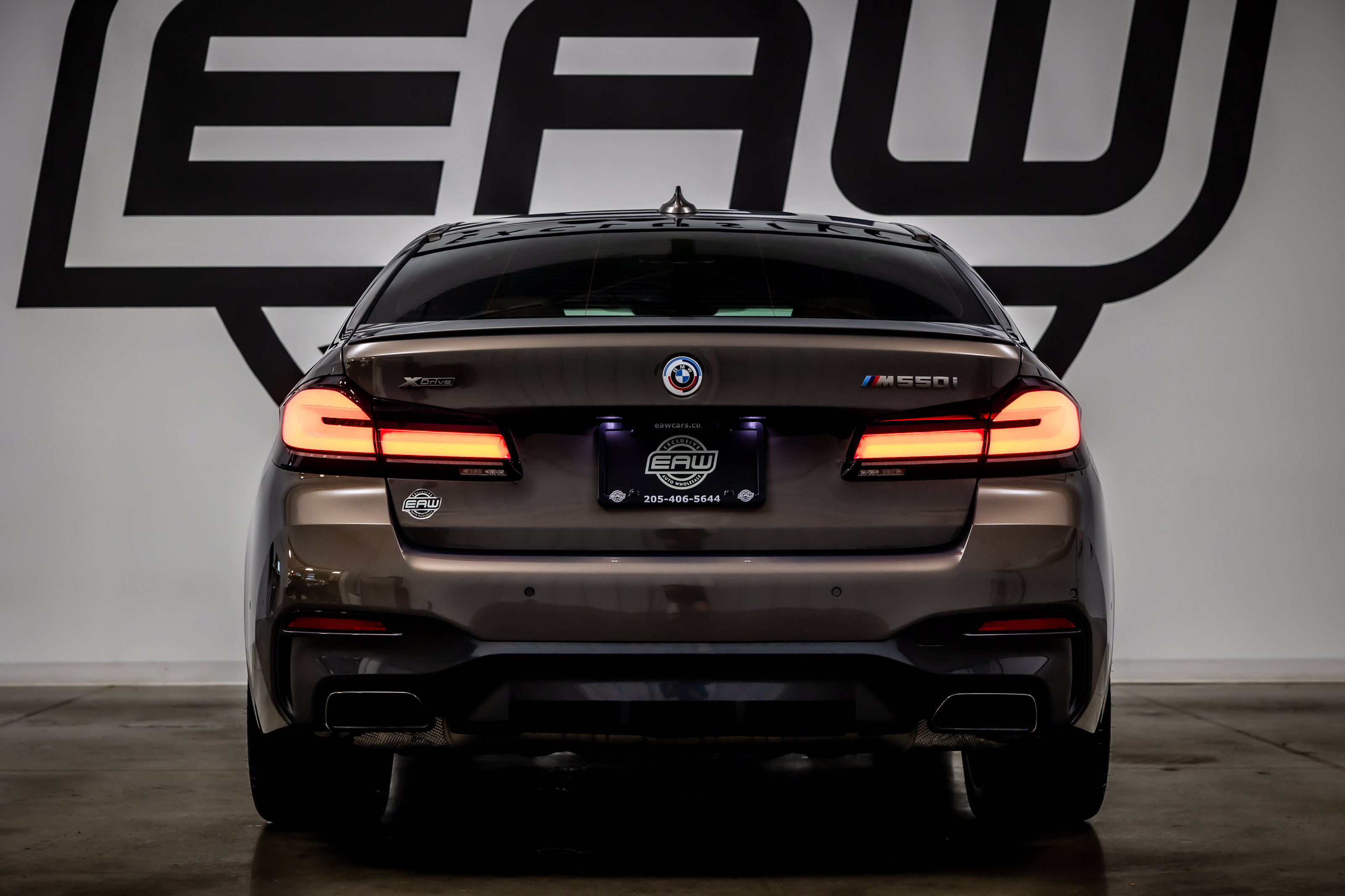 Used 2023 BMW M550i xDrive w/ Dynamic Handling Package AWD/4WD image 11