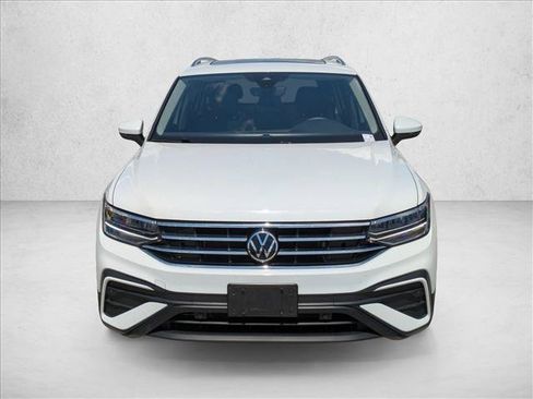 Used 2024 Volkswagen Tiguan SE AWD/4WD image 2
