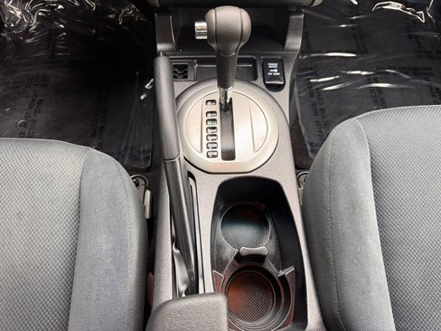 Used 2004 Mitsubishi Galant ES image 17