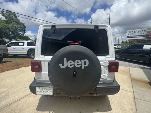 Used 2024 Jeep Wrangler Unlimited Sahara w/ Technology Group AWD/4WD image 6