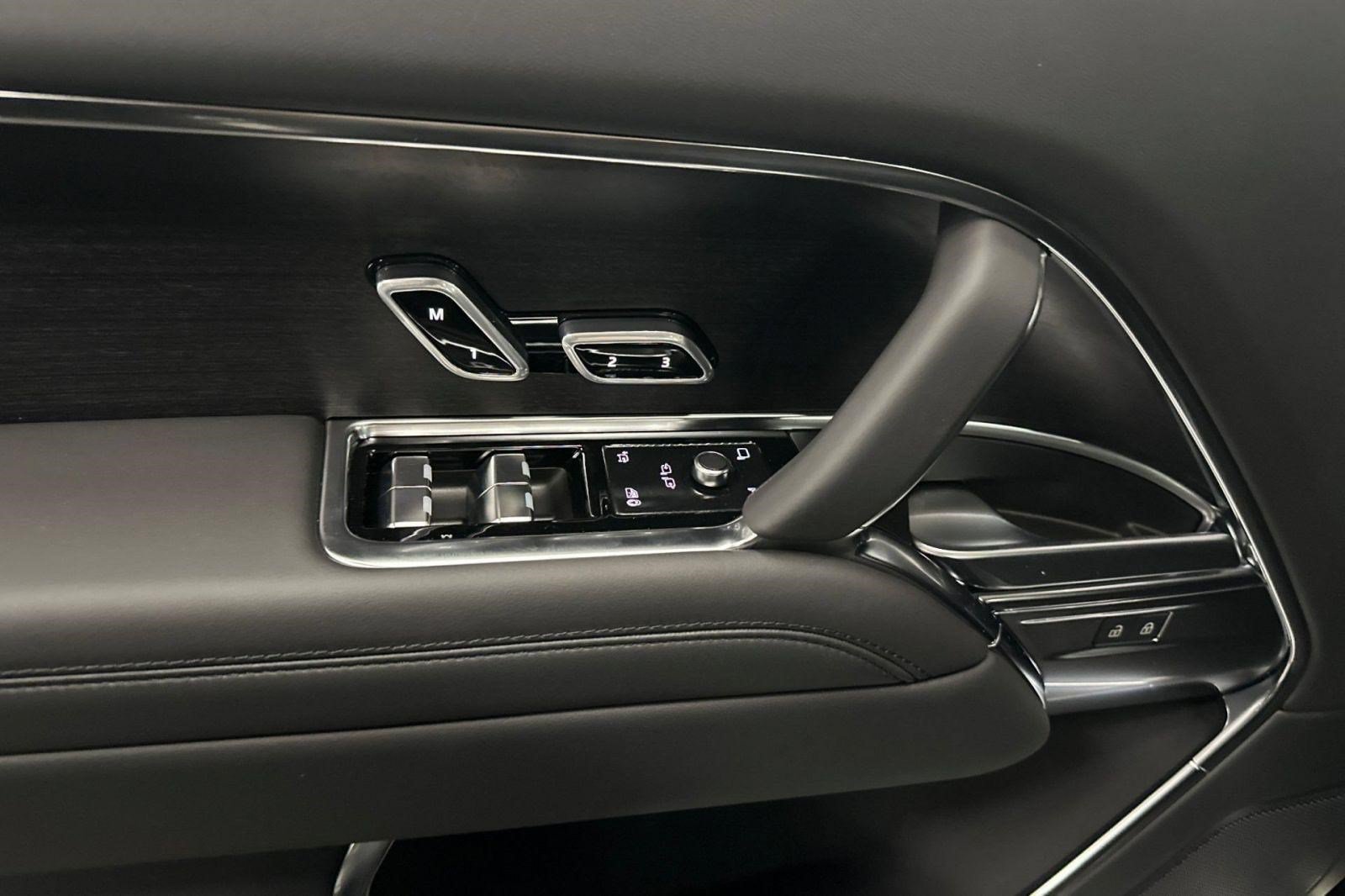 New 2026 Land Rover Range Rover SE AWD/4WD image 13