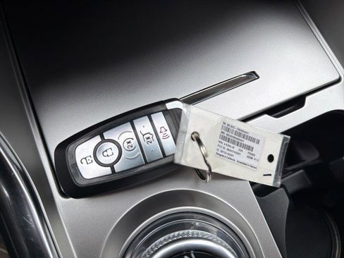 Used 2020 Ford Explorer Limited image 30