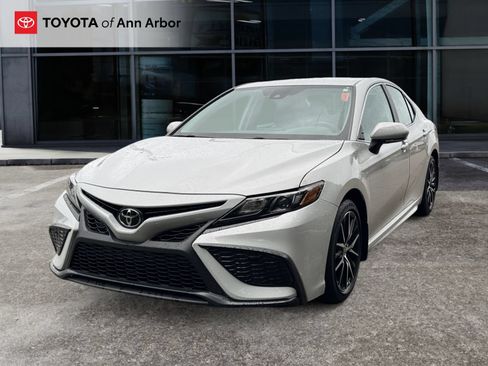 Used 2024 Toyota Camry SE w/ Convenience Package FWD image 7