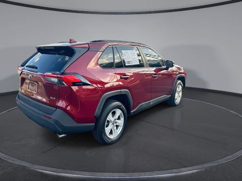 Used 2019 Toyota RAV4 XLE FWD image 11