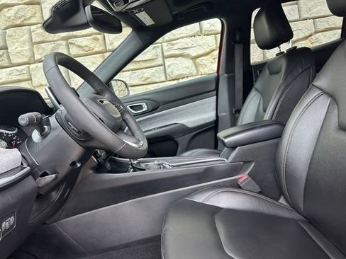 Used 2023 Jeep Compass Latitude w/ Sun and Sound Group AWD/4WD image 8