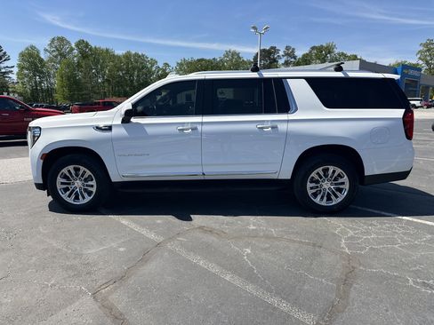 Used 2023 GMC Yukon XL SLT AWD/4WD image 5
