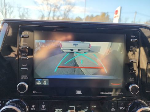 Used 2021 Toyota Highlander Limited image 17