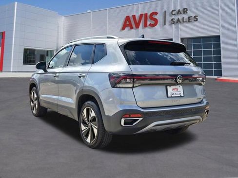 Used 2025 Volkswagen Taos SE AWD/4WD image 10