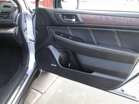 Used 2019 Subaru Outback 2.5i Limited AWD/4WD image 29