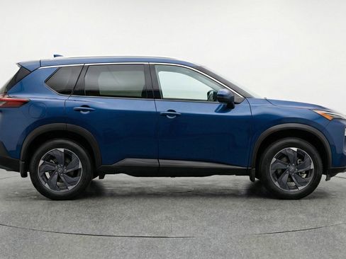 Used 2025 Nissan Rogue SV image 11