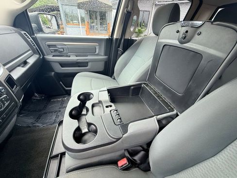 Used 2017 RAM 1500 Classic SLT AWD/4WD image 29