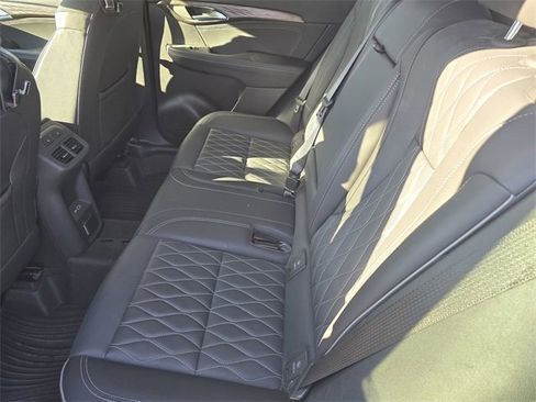 Used 2023 Buick Envision Avenir image 11