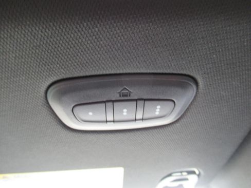 Used 2022 RAM 1500 Laramie AWD/4WD image 32