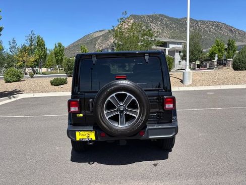 Used 2023 Jeep Wrangler Unlimited Sahara AWD/4WD image 4