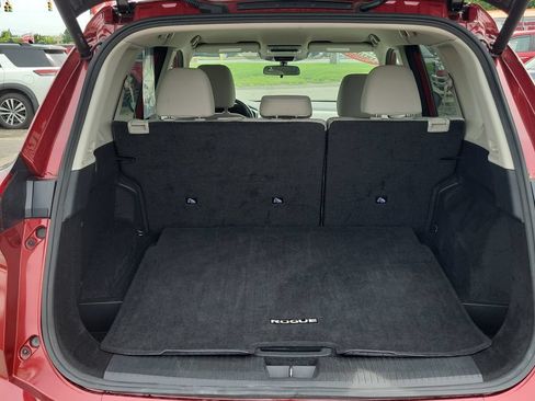 Used 2025 Nissan Rogue SV FWD image 29