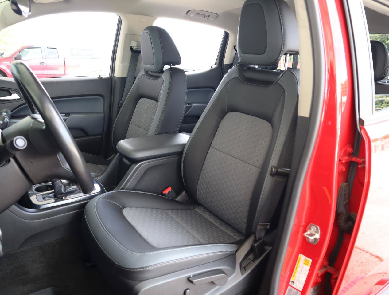 Used 2015 Chevrolet Colorado Z71 AWD/4WD image 14