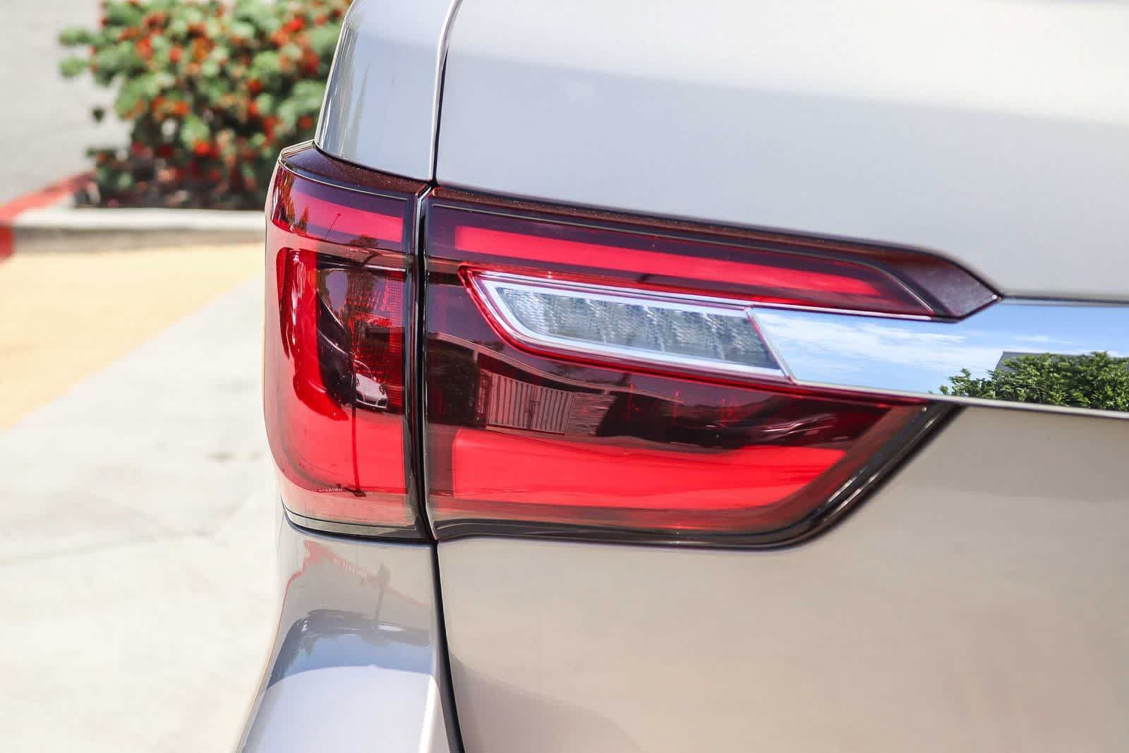 Used 2019 INFINITI QX80 Luxe RWD image 7
